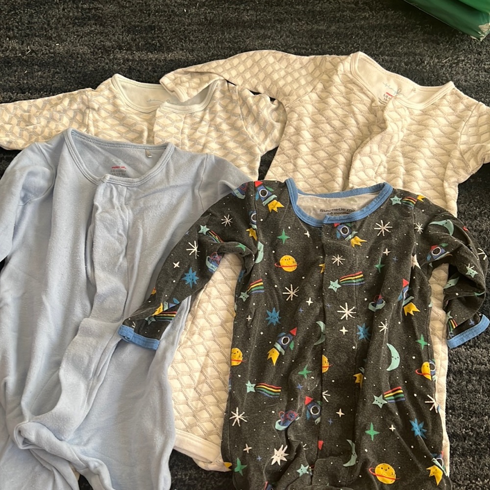 Magnetic me romper bundle 6-9 months